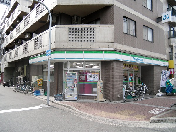 Convenience store. 50m to Family Mart (convenience store)