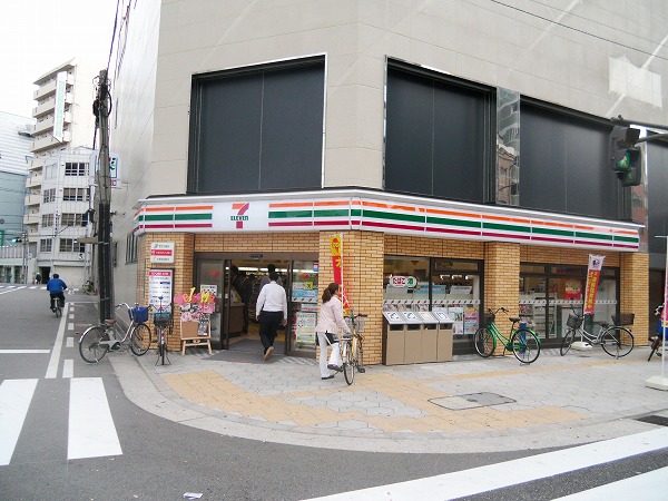 Convenience store. 250m to Seven-Eleven (convenience store)