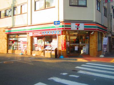 Convenience store. Seven-Eleven Osaka Daikokucho Ekikita store up (convenience store) 24m