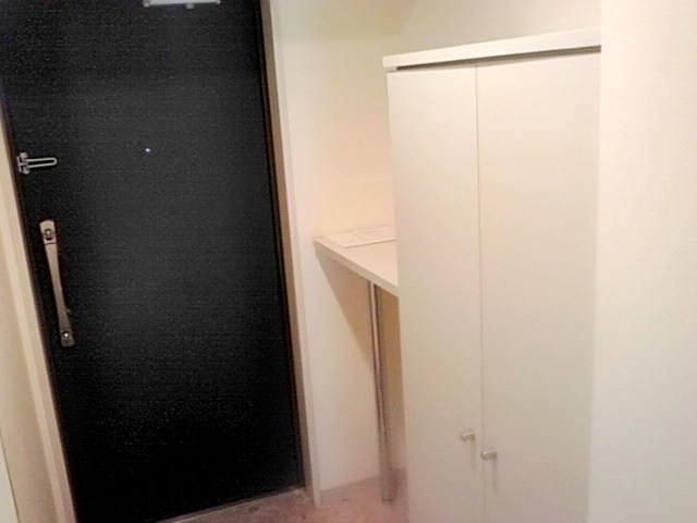 Entrance. ^^ Boots would come in the replacement of capacity large shoebox shelf