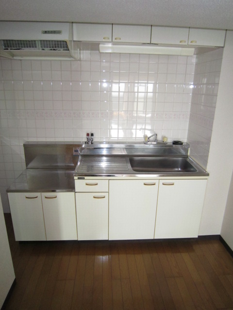 Kitchen. Gasukitchin is installed Allowed. 