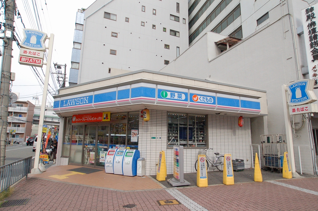 Convenience store. 200m to Lawson (convenience store)