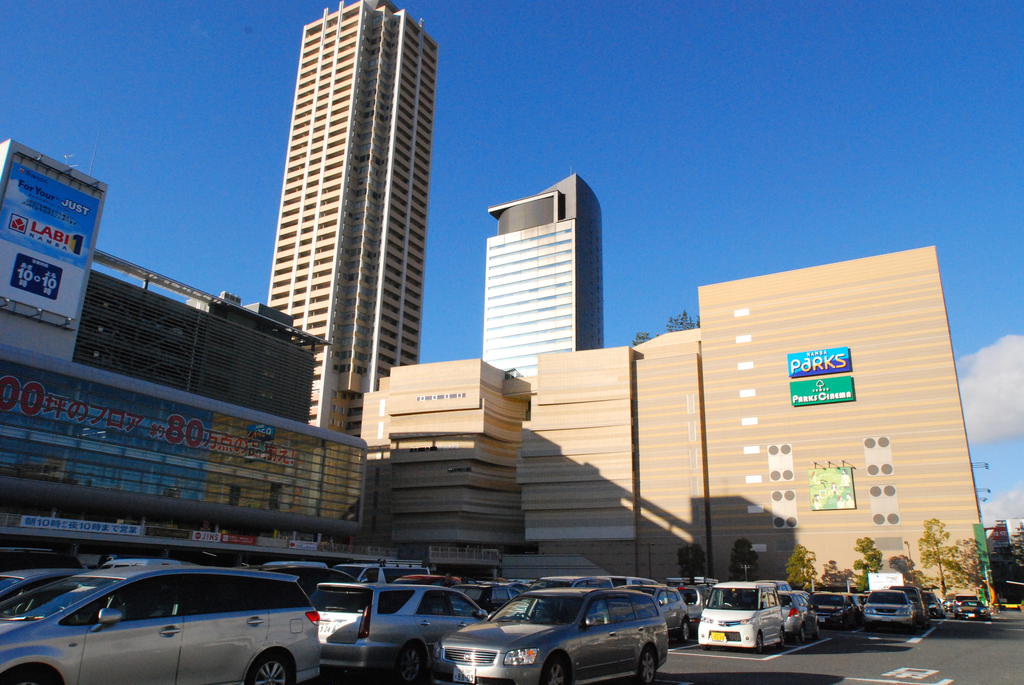 Shopping centre. 800m to Namba Parks (shopping center)