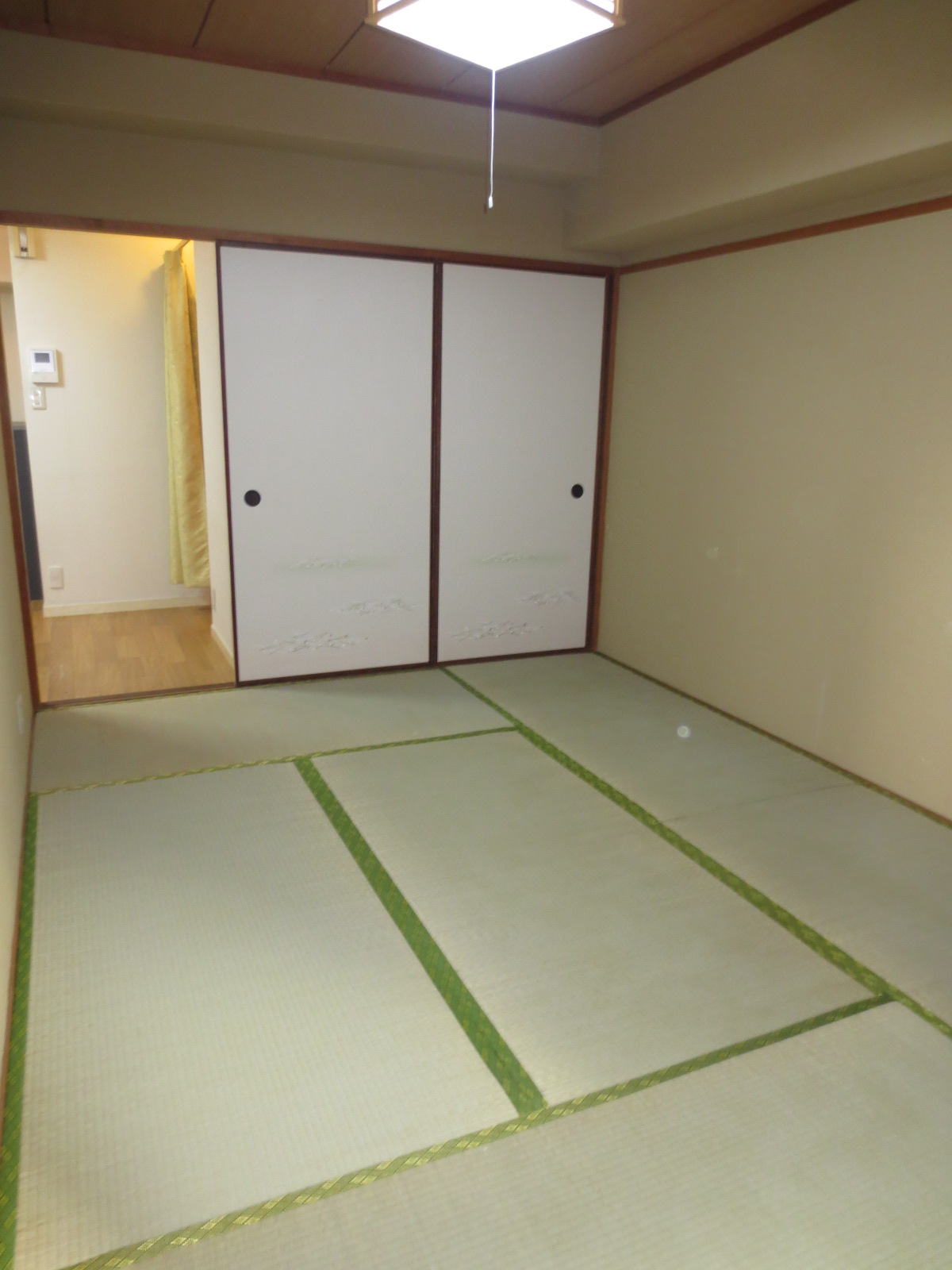 Living and room. Japanese-style room is calm. 