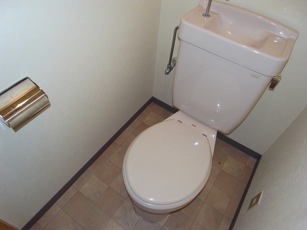 Toilet. Pitattohausu Nishinagahori shop Tel0120-47-4625