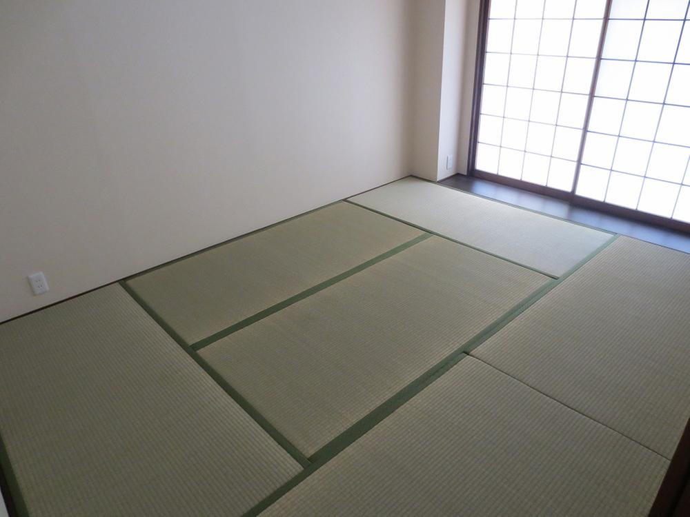 Non-living room. 6 Pledge spacious Japanese-style of course as the room, It is also good as a drawing room