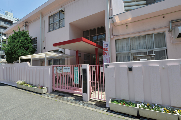 Surrounding environment. Municipal Hiyoshi kindergarten (4-minute walk ・ About 260m)