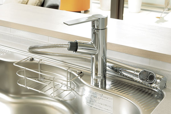 Kitchen.  [Water purifier with spray mixing faucet] You can comfortably use pull out the head portion (same specifications)