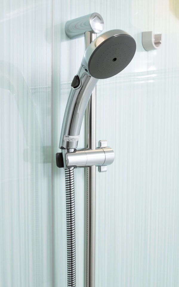 Bathing-wash room.  [Switch shower ・ Slide bar] You can hand in the water stop operation, The height of the shower head can also be changed (same specifications)