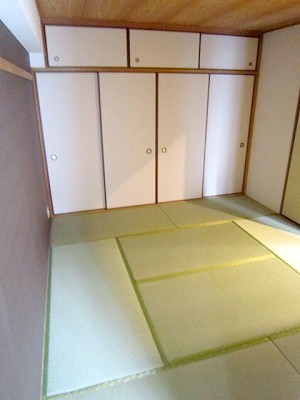 Living and room. Japanese-style room 8 quires