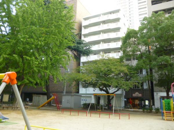 Local appearance photo. It is also ideal for there is a park parenting in front of the apartment.