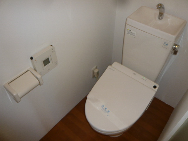 Toilet. Heated toilet seat