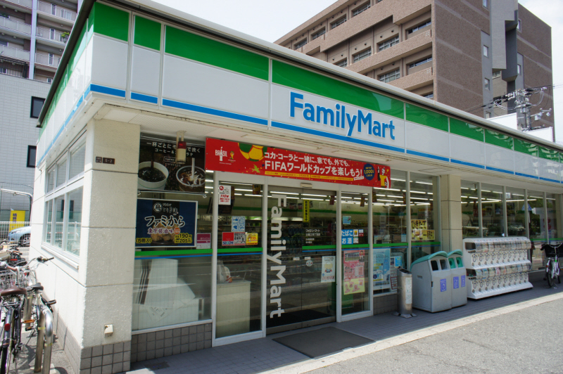 Convenience store. Family Mart (convenience store) to 350m