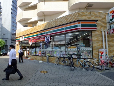 Convenience store. Seven-Eleven (convenience store) up to 100m