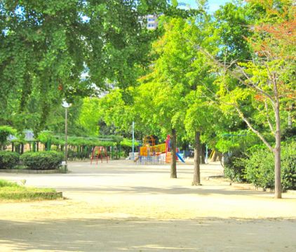 park. 618m to Shimo-Fukushima Park (park)