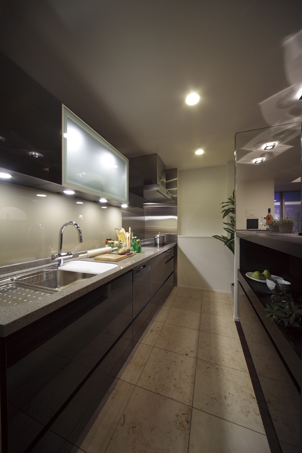 Kitchen.  [kitchen] Unified kitchen and stylish design. Advanced equipment has been installed (P-F2 type model room)