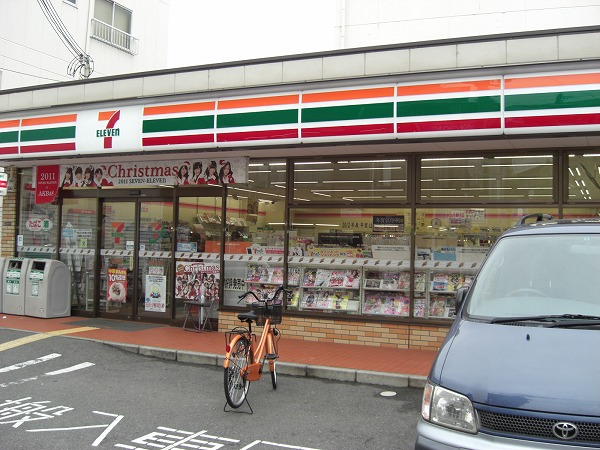 Convenience store. 320m to Seven-Eleven (convenience store)