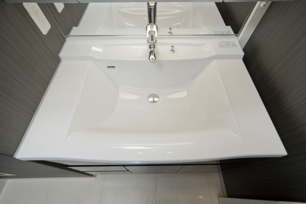 Bathing-wash room.  [Wash bowl integrated counter] Counter is easy to clean in that there is no seam integrally shape the bowl section and the top plate (same specifications)