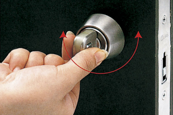 Security.  [Crime prevention thumb turn] Prevent incorrect lock from the outside "security thumb" has been adopted (same specifications)