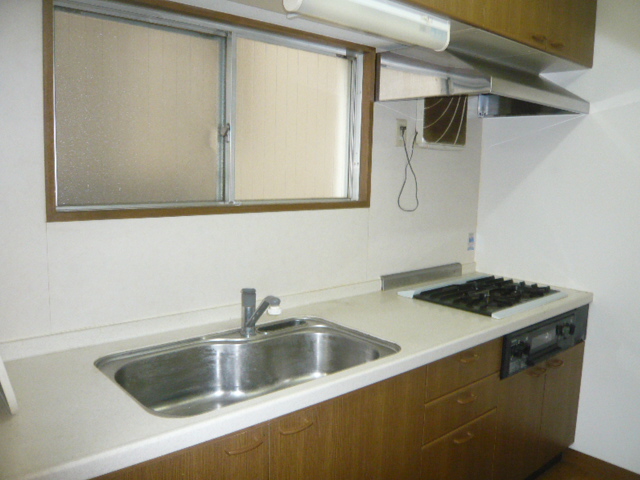 Kitchen. There is a window, Ventilation good. 3-neck system Kitchen