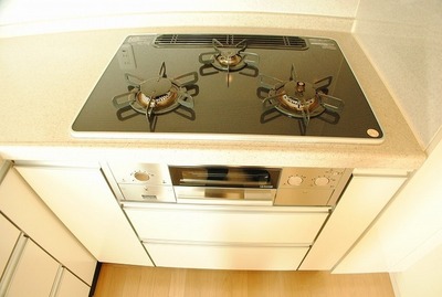 Kitchen. 3-neck gas stove & lt; with grill & gt;