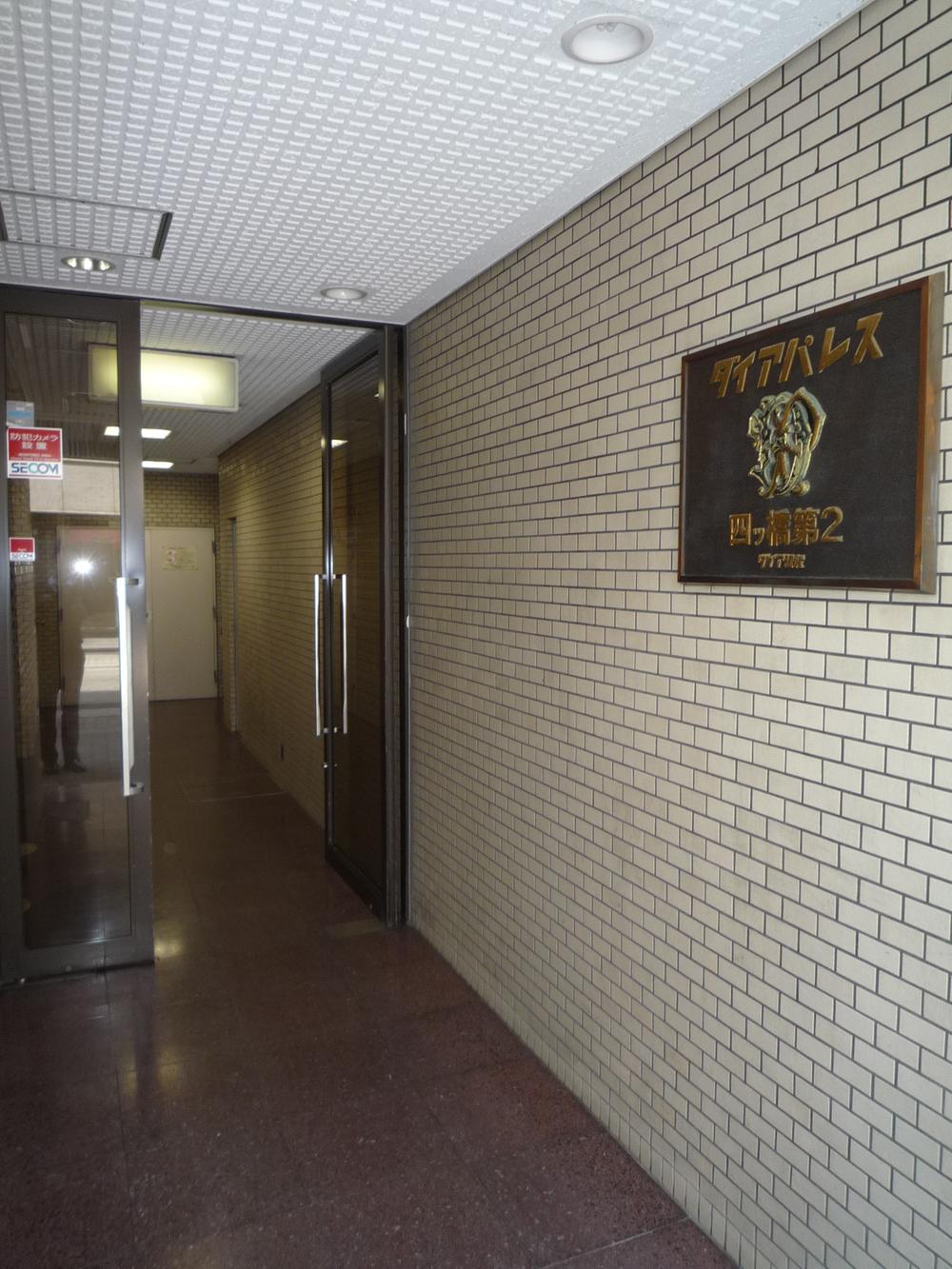 Entrance. Common areas