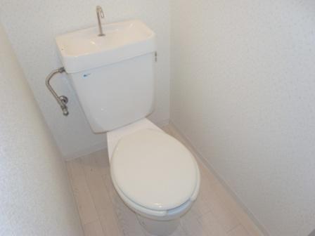 Toilet. Pitattohausu Nishinagahori shop Tel0120-47-4625