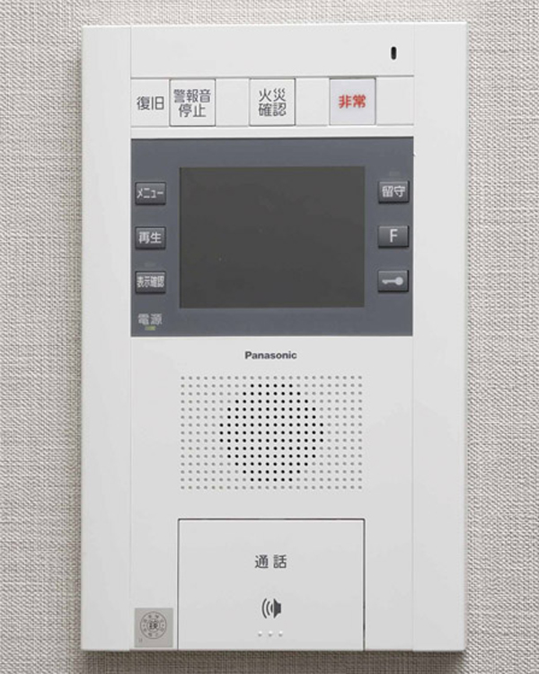 Security.  [Intercom with TV monitor] Color image ・ By voice, Check the visitor to double in the previous wind dividing chamber and the home entrance. In a convenient hands-free type who can speak without a handset, It is recorded with a recording function of relief (same specifications)