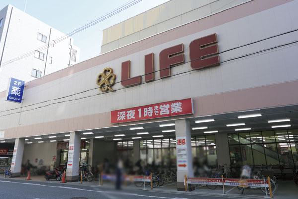 Surrounding environment. Life Nishiohashi store (a 9-minute walk ・ About 700m)