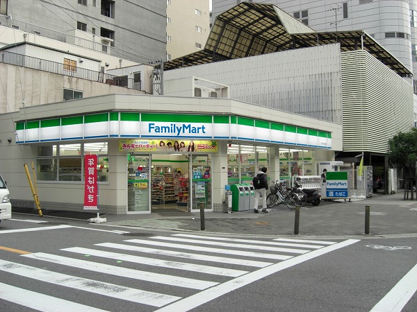 Convenience store. Family Mart (convenience store) up to 100m