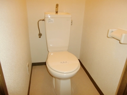 Toilet. Pitattohausu Nishinagahori shop Tel0120-47-4625