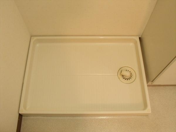 Washroom. Washing pan