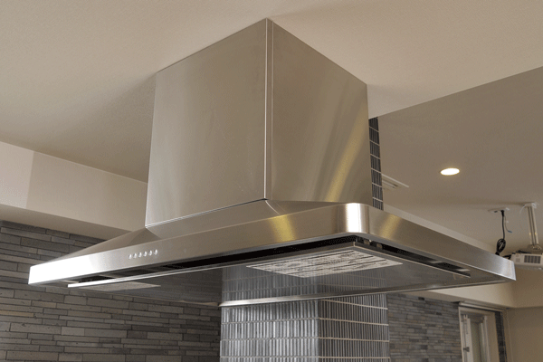 Kitchen.  [Rectification Backed range hood] Good suction of the surrounding by the rectifier plate effect, Do not miss the smoke (same specifications)