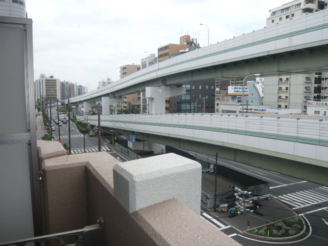 View. convenience store, Station is near