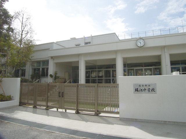 Junior high school. Horie 1200m about a 15-minute walk from the junior high school!