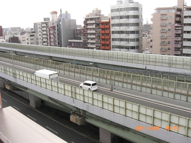 View. But is the Hanshin Expressway in front of, It is quiet because it is soundproofed windows