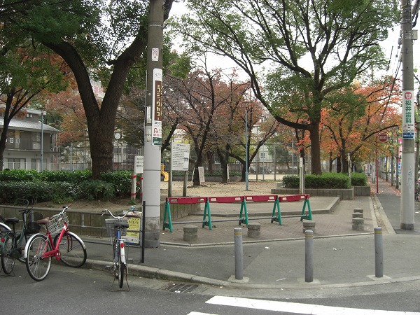 park. 100m until Minamihorie park (park)
