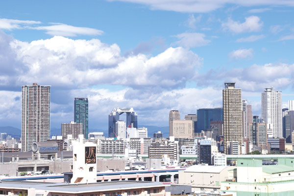 Surrounding environment. This sense of openness there is no tall buildings around. There is nothing blocking the view, 360-degree panoramic view spread local. Osaka from rooftop ・ Overlooking the Umeda (2013 November shooting)