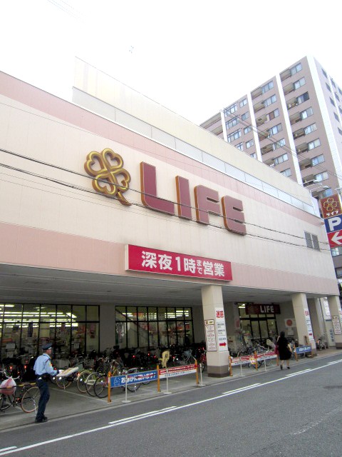 Supermarket. 629m to life 靱店 (super)