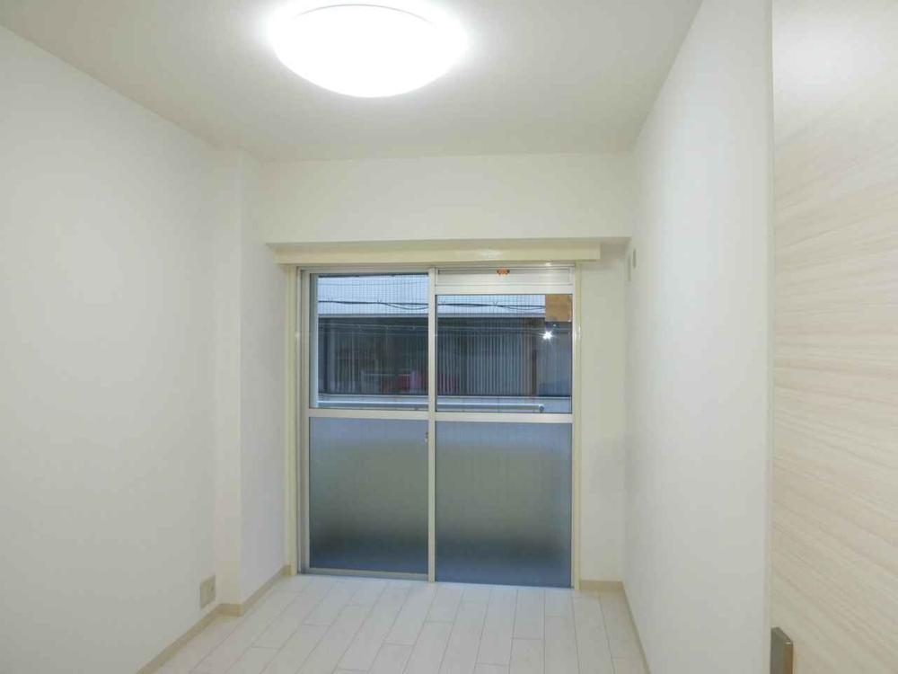 Non-living room. Indoor (12 May 2013) Shooting