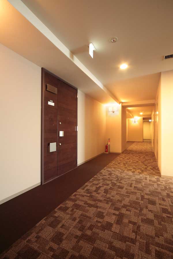 Shared facilities.  [Inner hallway] Inner hallway dwelling unit floor is a hotel-like. The effects of wind and rain is also not affected. Because it does not appear from the outside of the apartment has been consideration to privacy