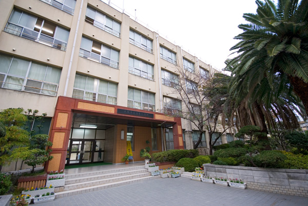 Surrounding environment. Municipal Hiyoshi Elementary School (3-minute walk ・ About 230m)