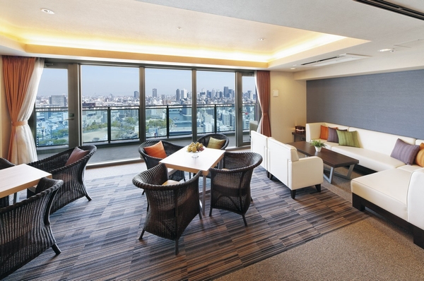 "Sky Lounge" is provided to spread the luxurious view is on the 24th floor. I want to enjoy the home party invited a lot of friends (private use fee required)