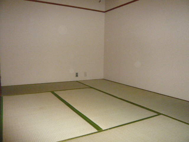 Other room space. Spacious Japanese-style room 6 quires