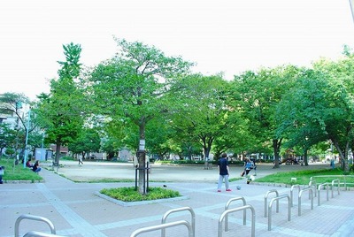 park. 300m until Horie Park (park)