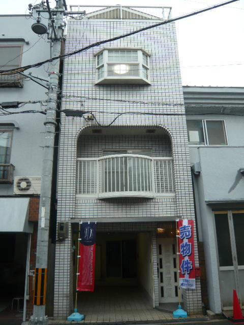 Local appearance photo. Local appearance is a picture. Balcony facing the street ・ Bay window is wonderful. 