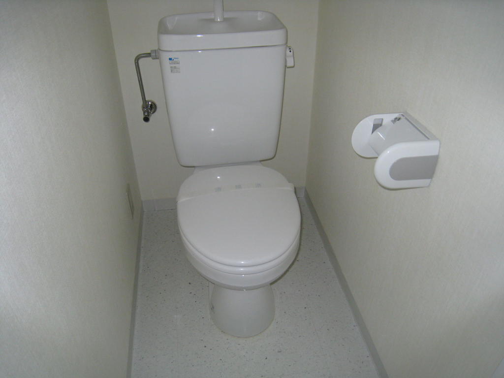 Toilet. Pitattohausu Nishinagahori shop Tel0120-47-4625