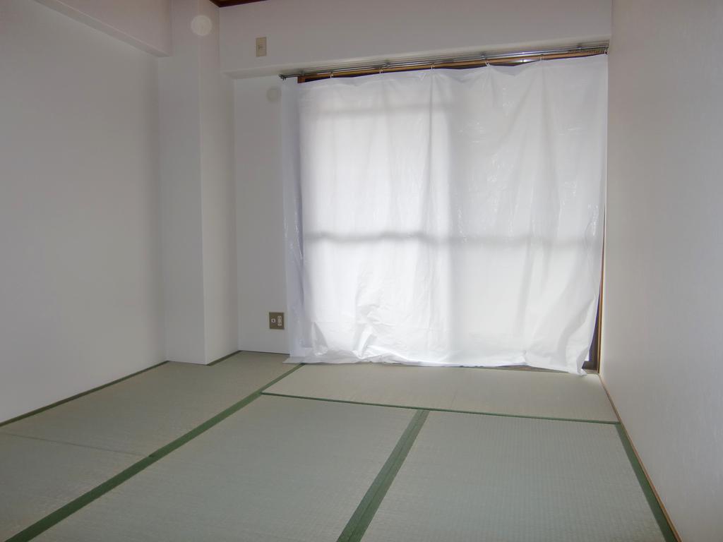 Other room space. Pitattohausu Nishinagahori shop Tel0120-47-4625