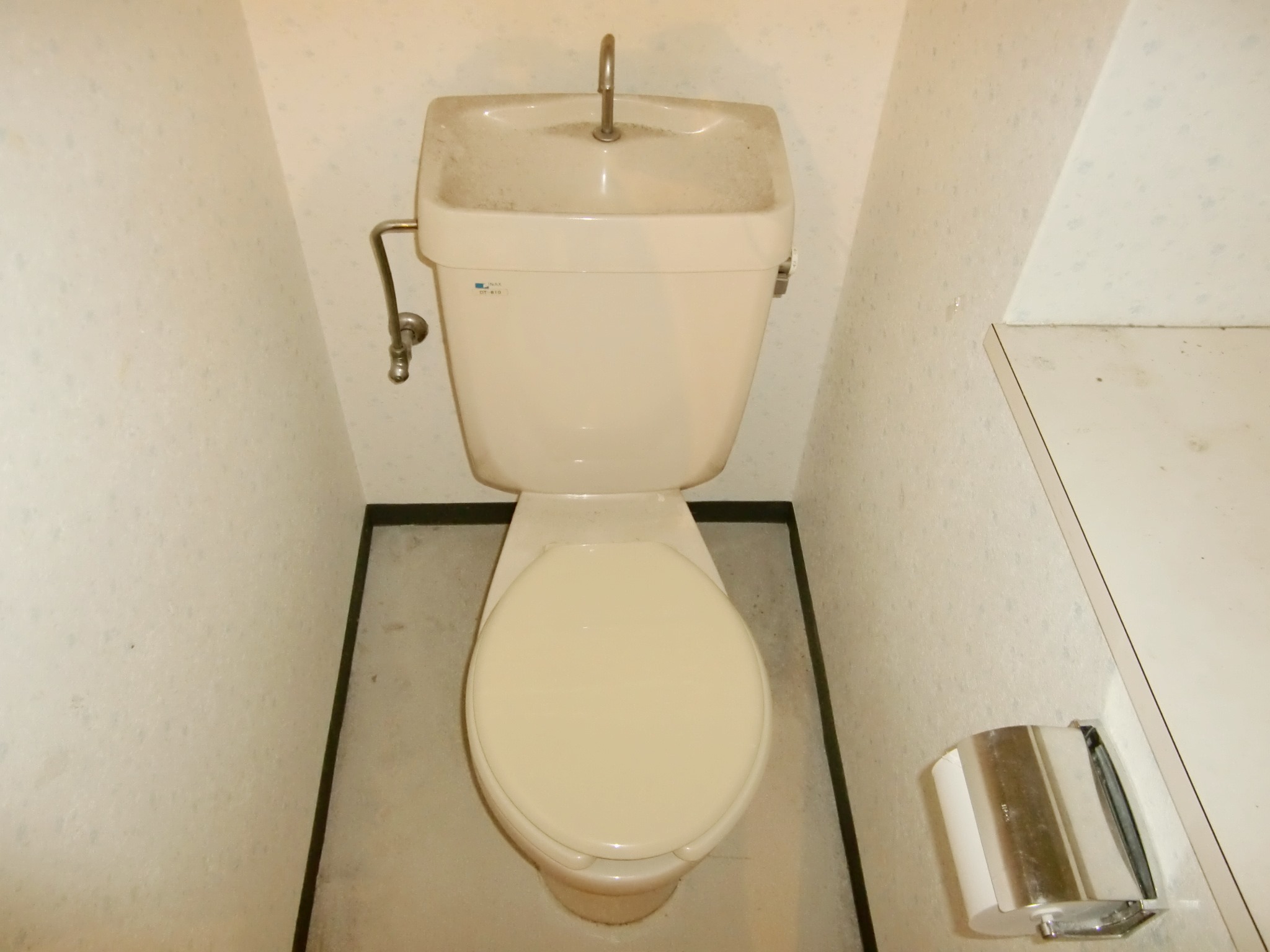 Toilet. Pitattohausu Nishinagahori shop Tel0120-47-4625