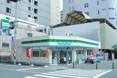 Convenience store. 20m to Family Mart (convenience store)